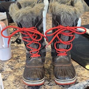 Sorel Stylish Fur-Lined Winter Boots